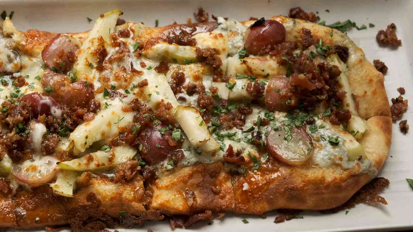 Gorgonzola Apple Flatbread