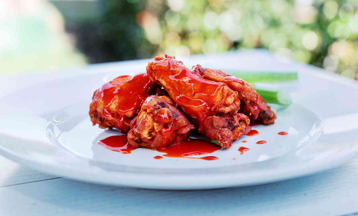 saucy hot wings