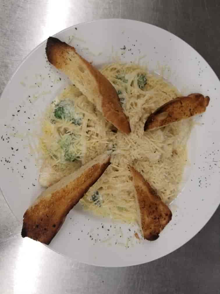 Chicken and Broccoli Alfredo**