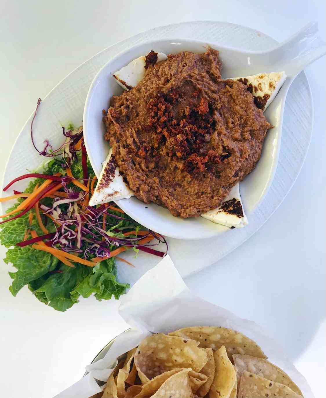 Frijoles Con Chorizo Y Queso Panela a La Plancha
