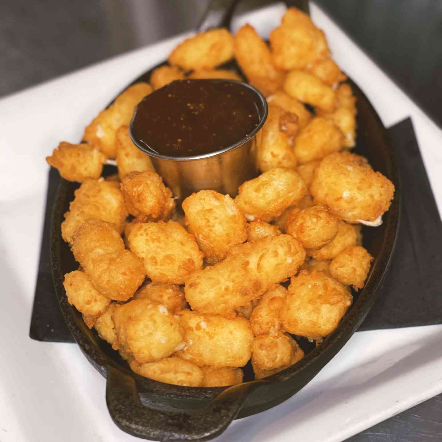 GARLIC CHEDDAR CHEESE CURDS