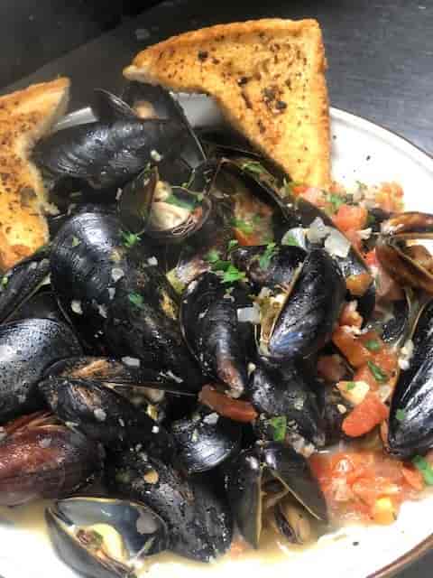 Pomodoro Mussel Pot