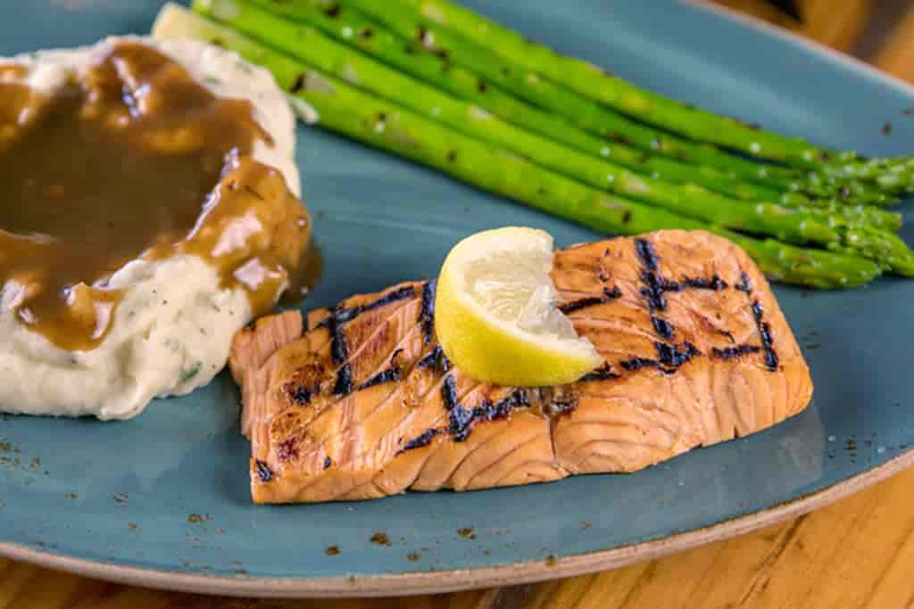 grilled-salmon-main-menu-septembers-taproom-and-eatery-restaurant