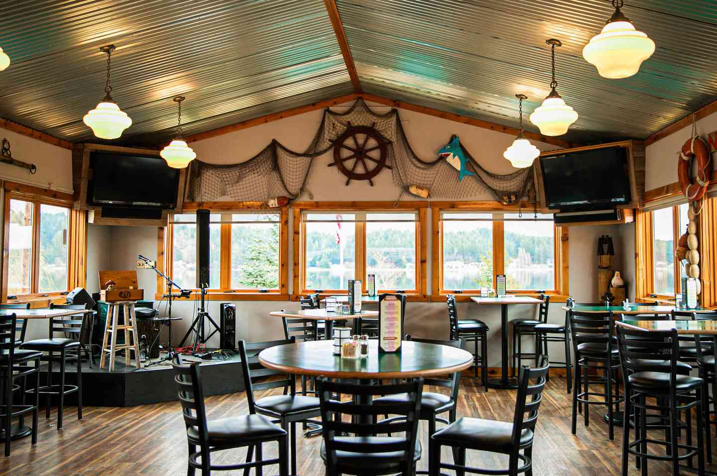 Bar Dining