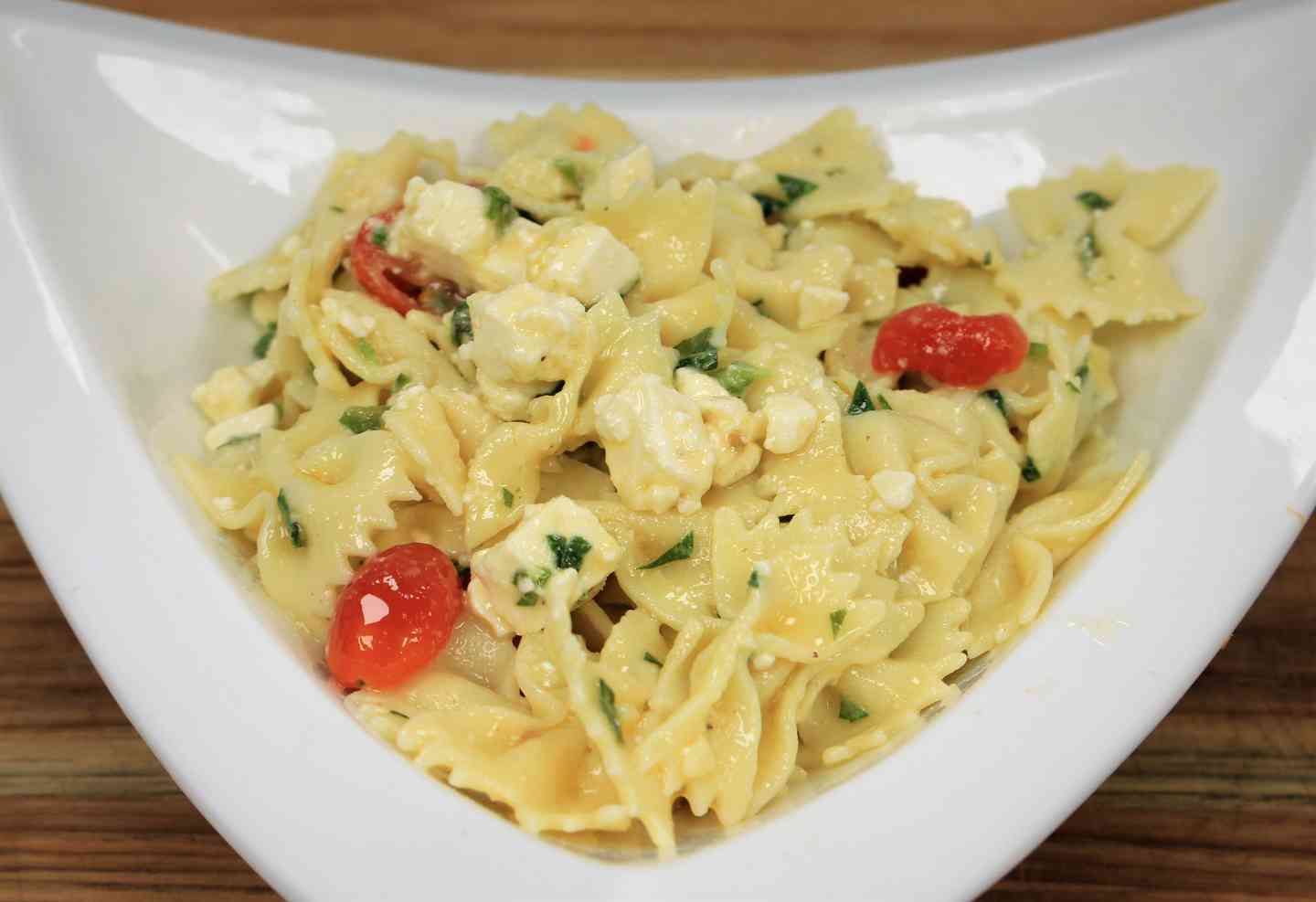 Spinach & Tomato Pasta Salad
