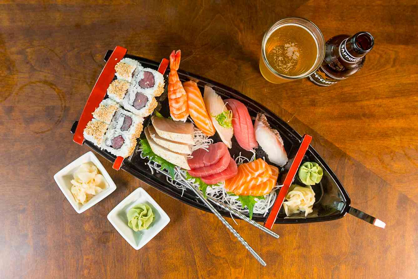 Boat for 1 (Sushi & Sashimi Combination)