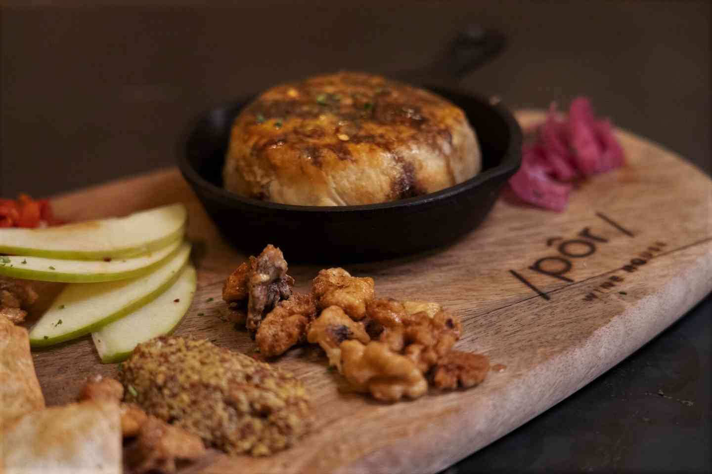 BAKED BRIE EN CROÛTE