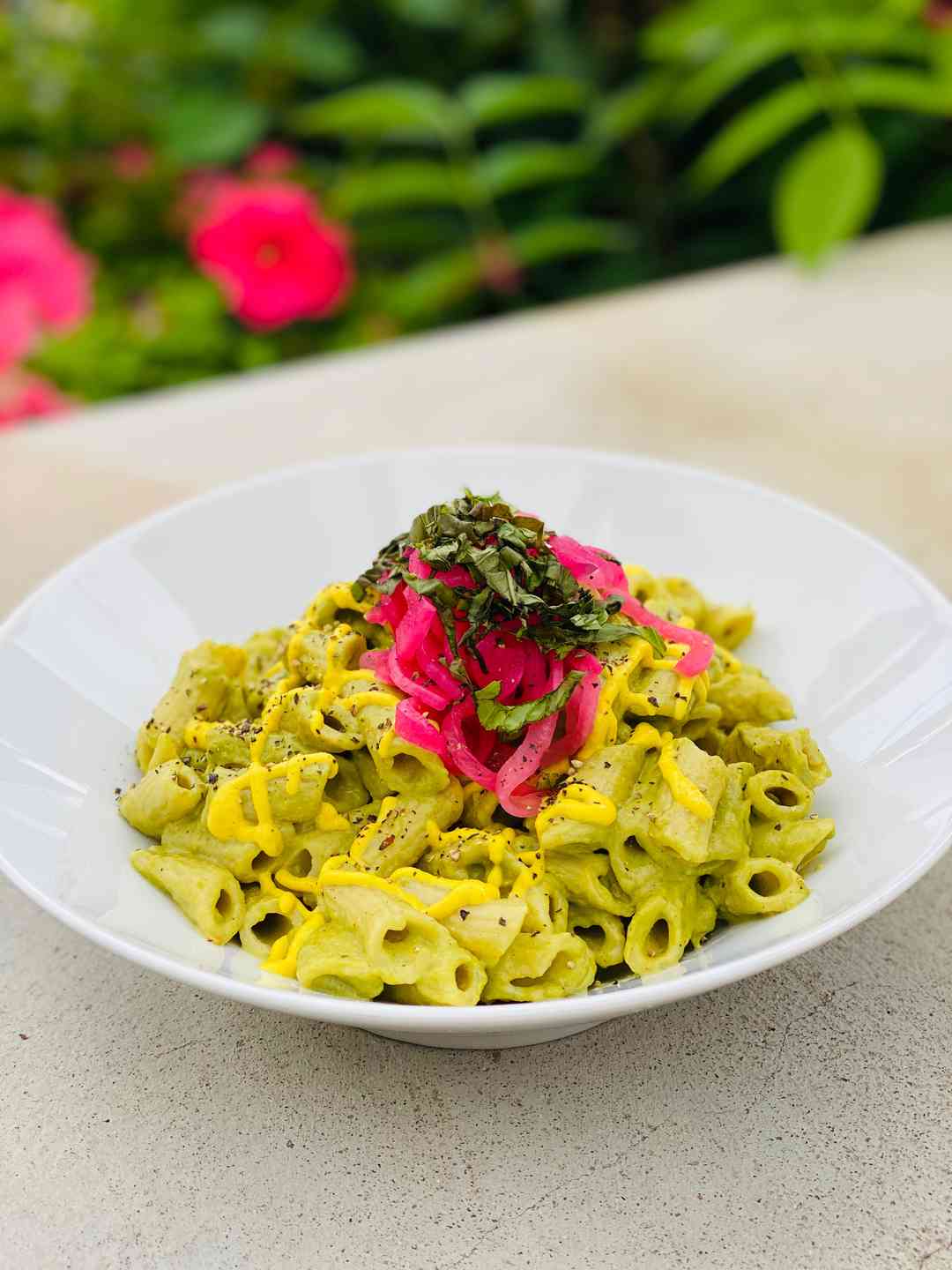 VEGAN BASIL MAC AND CHEESE