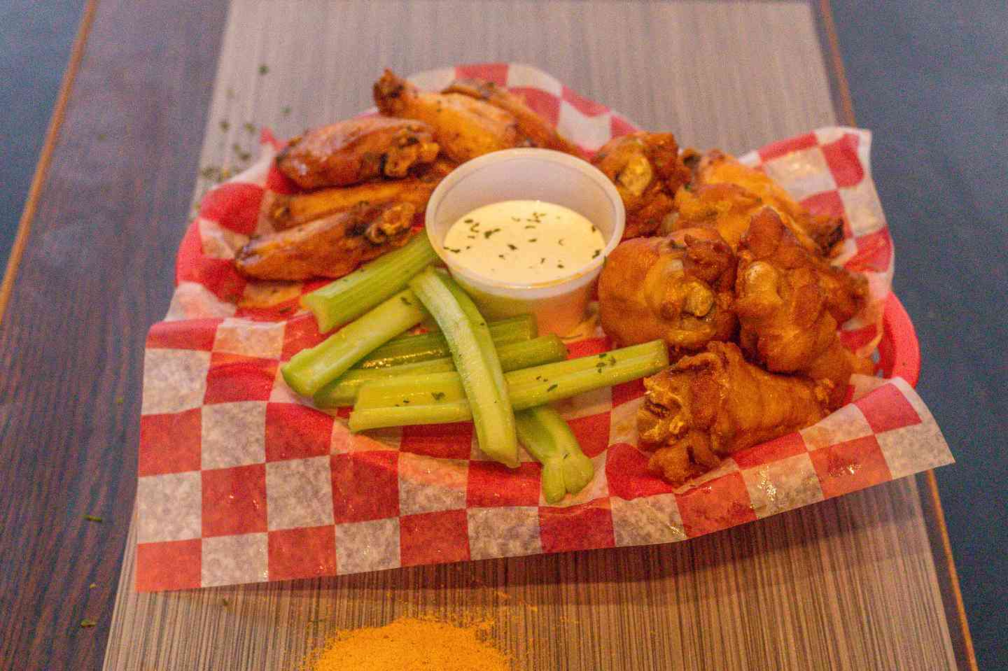 Wings (traditional or boneless)