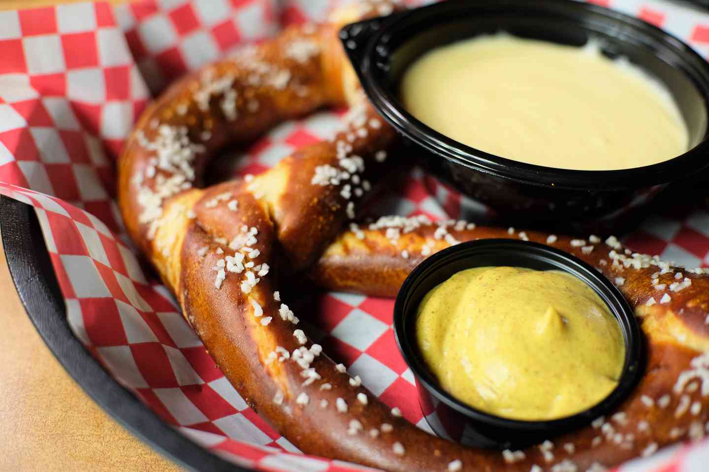 GIANT PUB PRETZEL