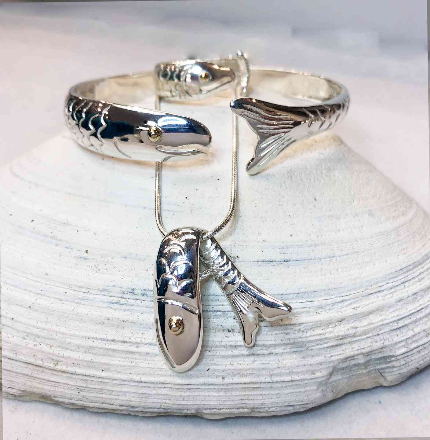 Sam's Picks: Seafood-Themed Holiday Gifts in Sandwich