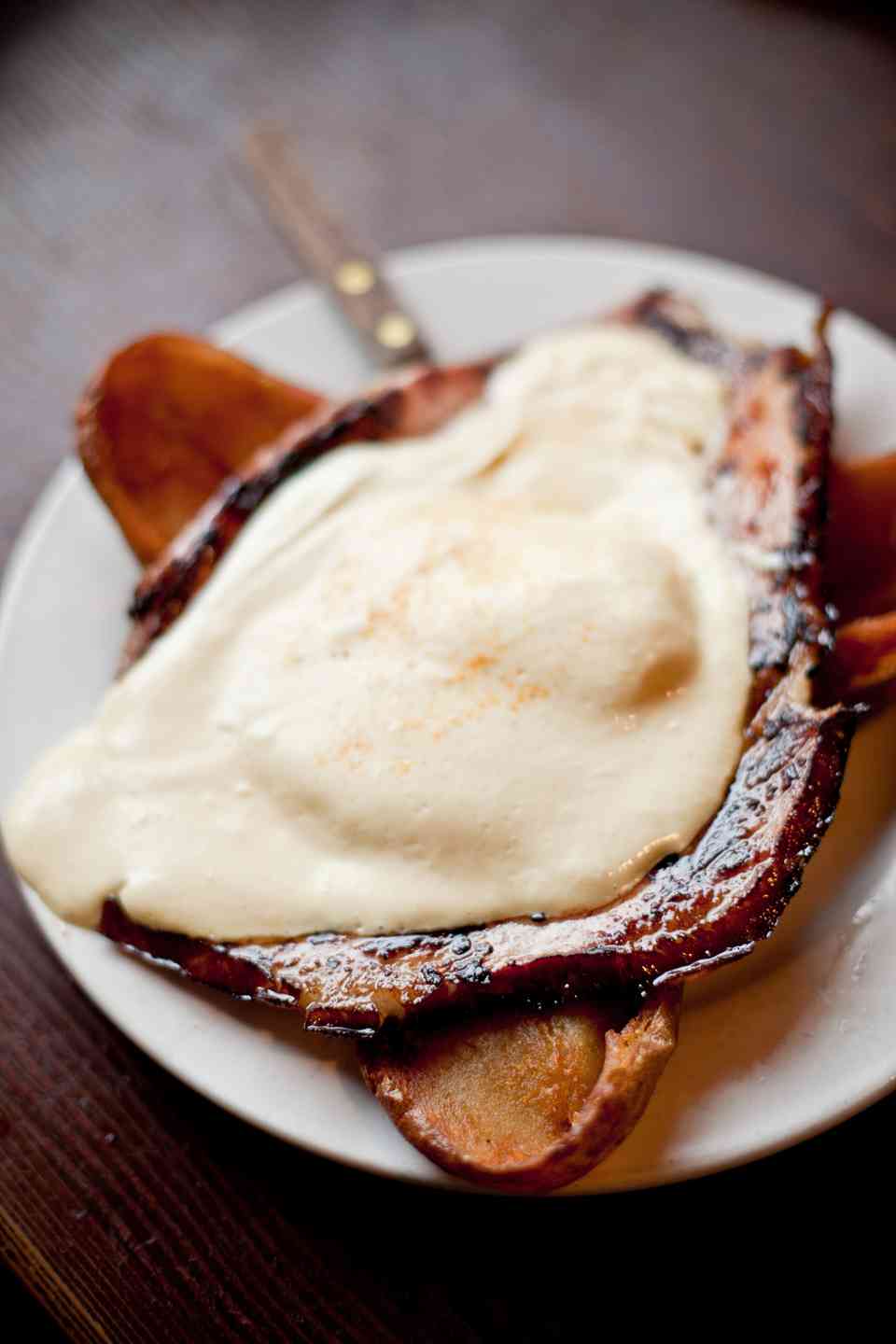 Poached y Papas Benedict