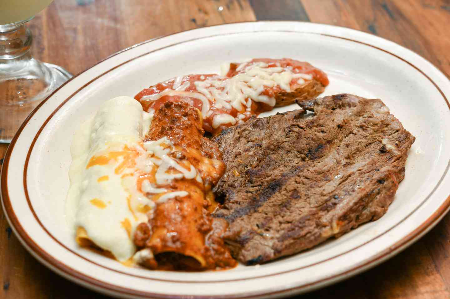 Steak con Enchiladas