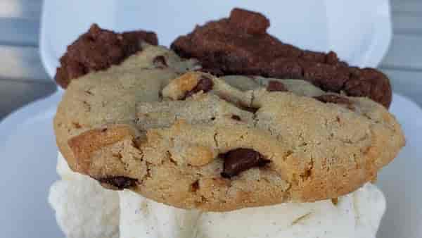 'COOKIE SHOP ON WHEELS' VISITS GOOD DAY ATLANTA