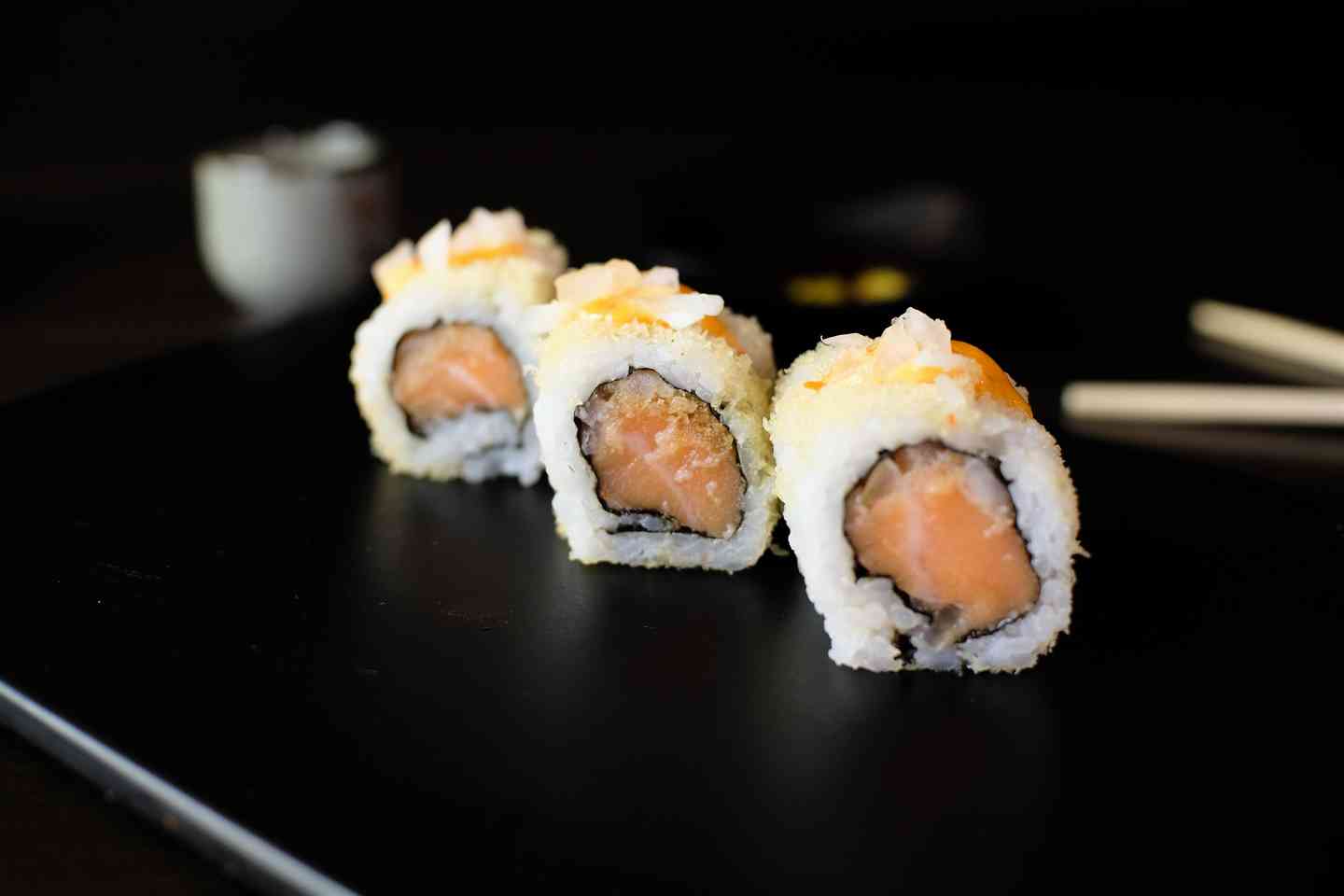 Smoked Salmon Crunch Roll (10)
