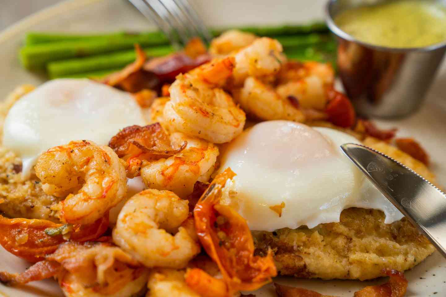 SHRIMP + GRITS BENEDICT