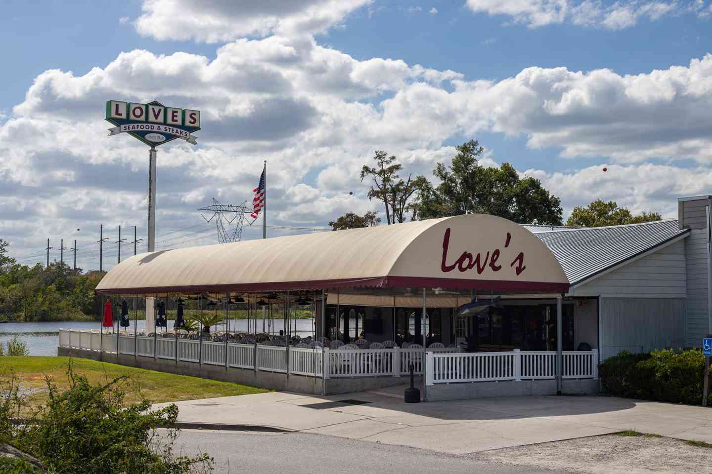 About Love S Seafood Seafood Restaurant In Savannah Ga