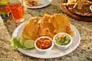 Patacones con Hogao o Guacamole