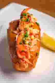 Lobster Roll w/ Cajun Fries