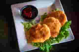 Dungeness Crab Cakes with Jalapeño Jelly