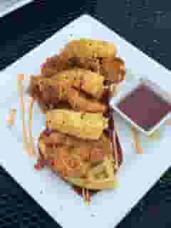 CHICKEN N' WAFFLES