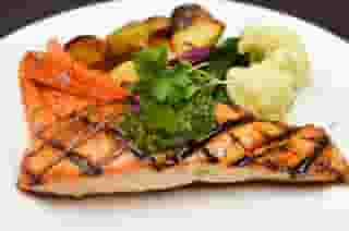 SALMON CON SALSA VERDE