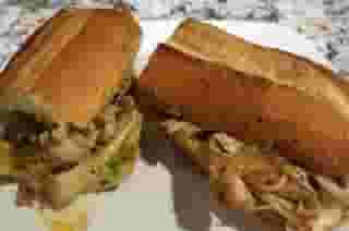 Pan con Fricassee de Pollo (Chicken Sandwich)