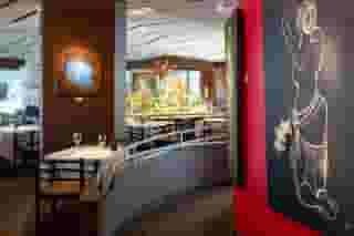 Bar & Lounge