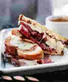 SMOKED CORNED BEEF REUBEN