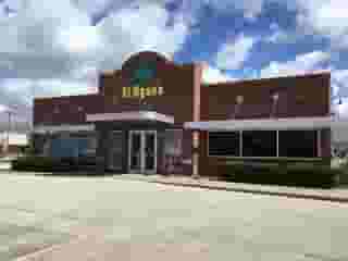 Outdoor dining and activities