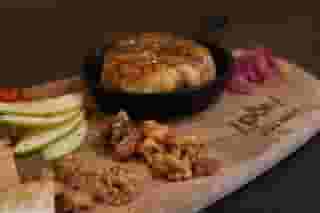 BAKED BRIE EN CROÛTE