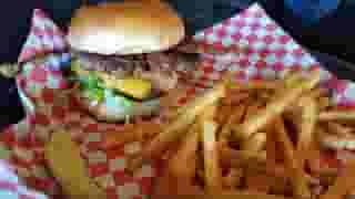 BACON 'N CHEDDAR BURGER*
