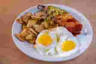 #64 Relleno & Eggs