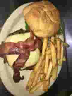 Classic Bacon Cheeseburger*