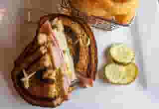 Brat Cuban