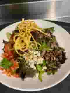 COSTA'S STEAK SALAD