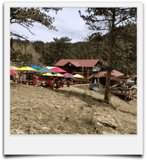Exterior of Lariat Lodge