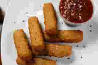 Fried Mozzarella Sticks (6)
