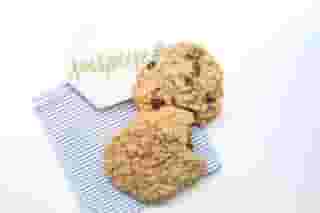 oatmeal and chocolate chip cookie