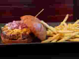 20th Street Chili Burger*