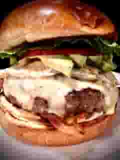 Chef's Specialty Burger: California Burger