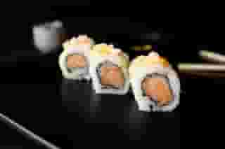 Smoked Salmon Crunch Roll (10)