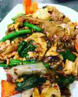 L Drunken Noodles