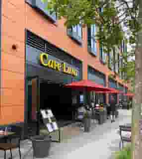 Store front of Cafe Luna