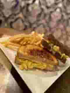 Mac N Cheese Stuffed Grilled Cheese