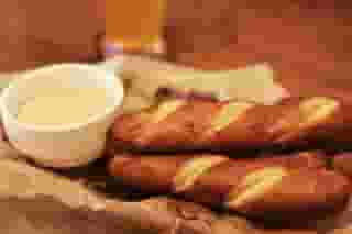 Beer Cheese Dip & Pretzels