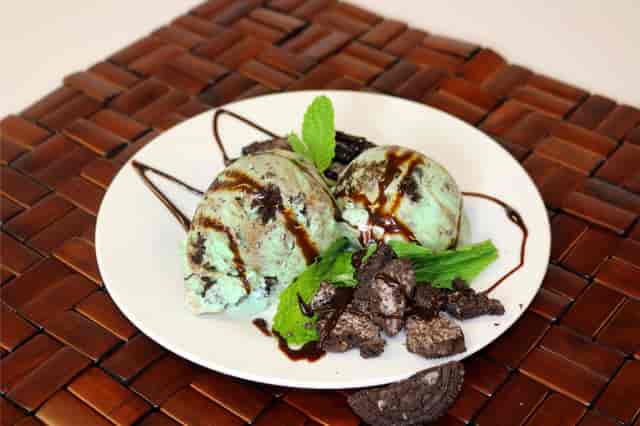 Ice Cream Stand Fryes Leap Cafe Restaurant in Frye Island, ME