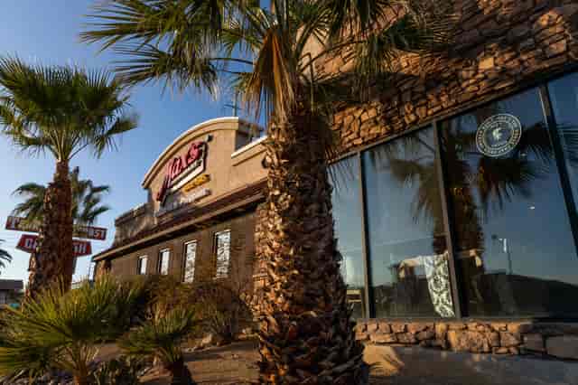 max's exterior