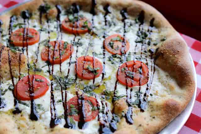 caprese pizza