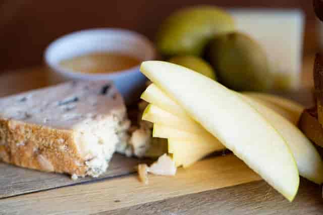 apples from cheese board